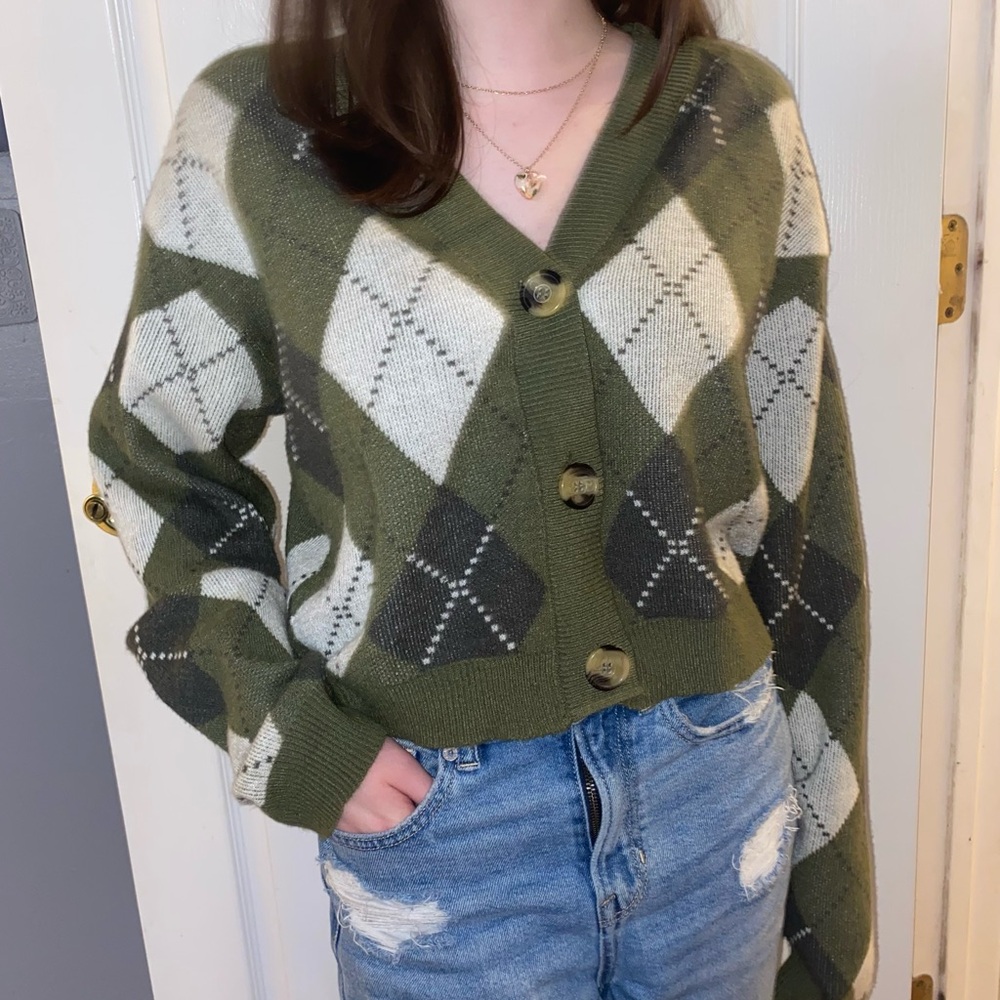 Green and khaki argyle cropped cardigan/sweater🌿🤍
